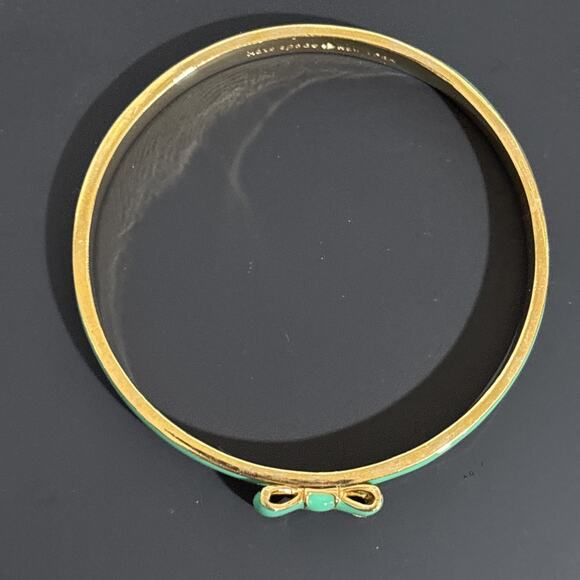 Kate Spade New York Take a Bow Enamel Bangle Bracelet Kelly Green gold tone - Picture 5 of 6